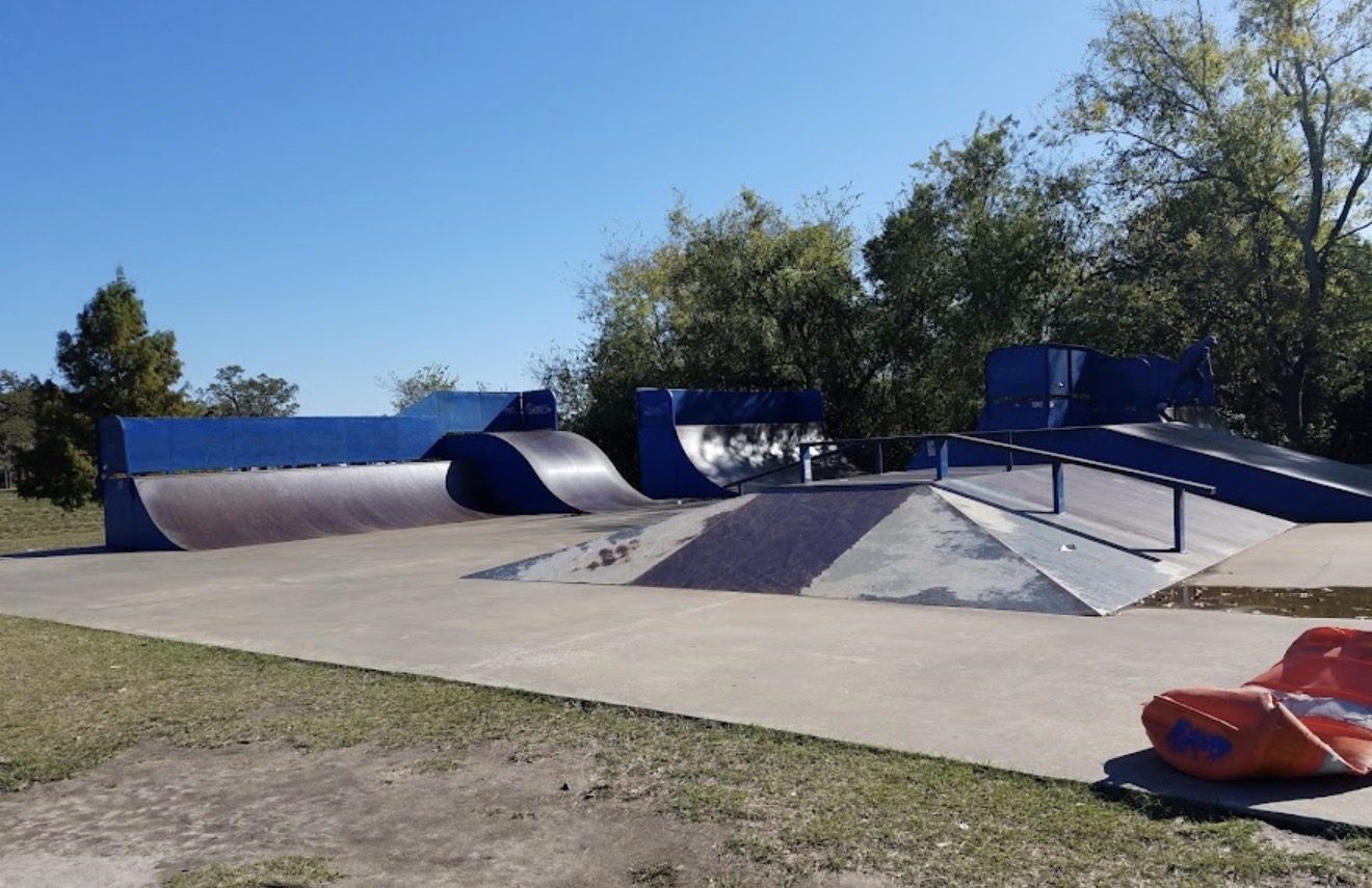 Ez-7 skate Park and Ditch photo 4